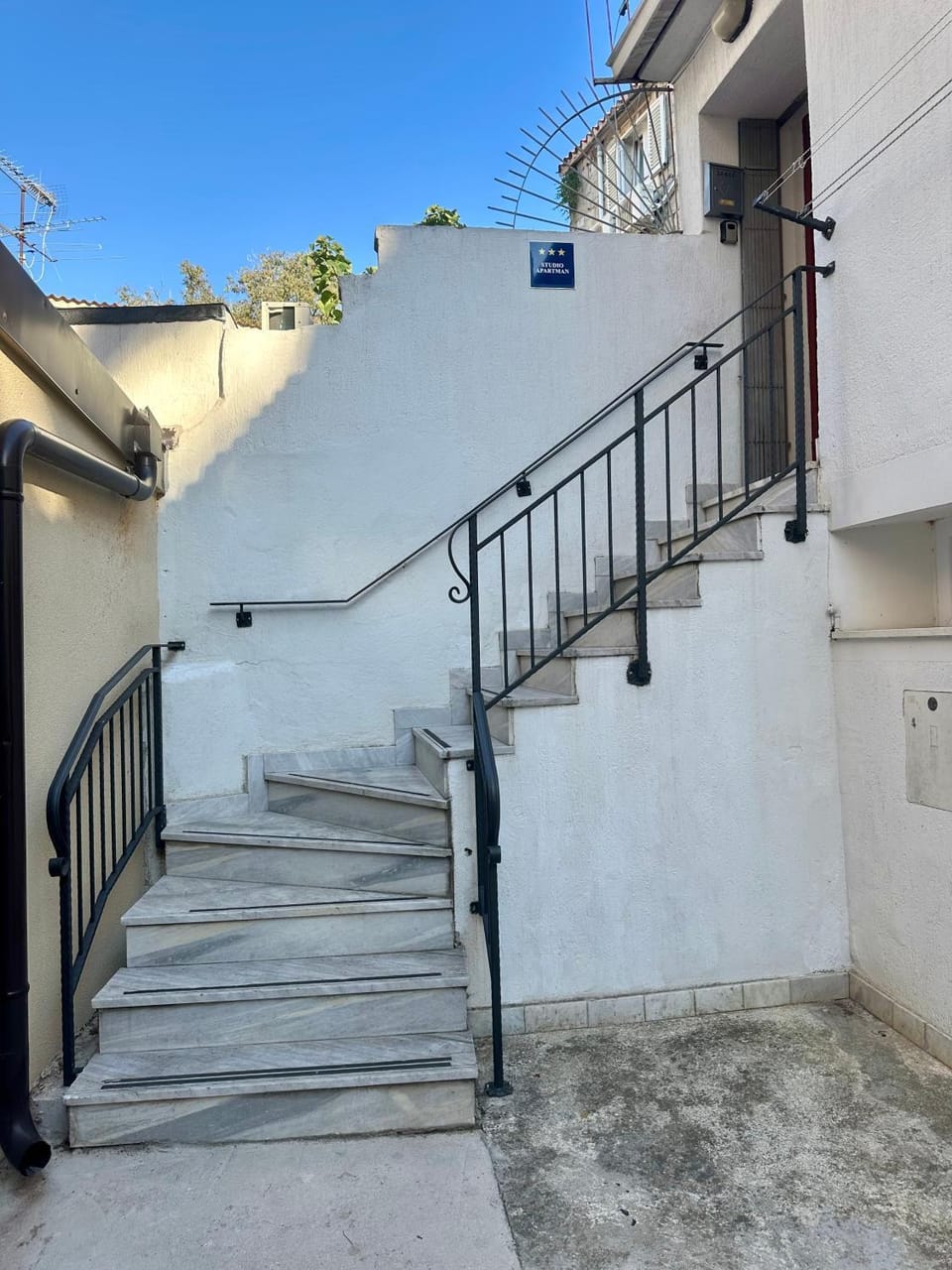 Facade/entrance