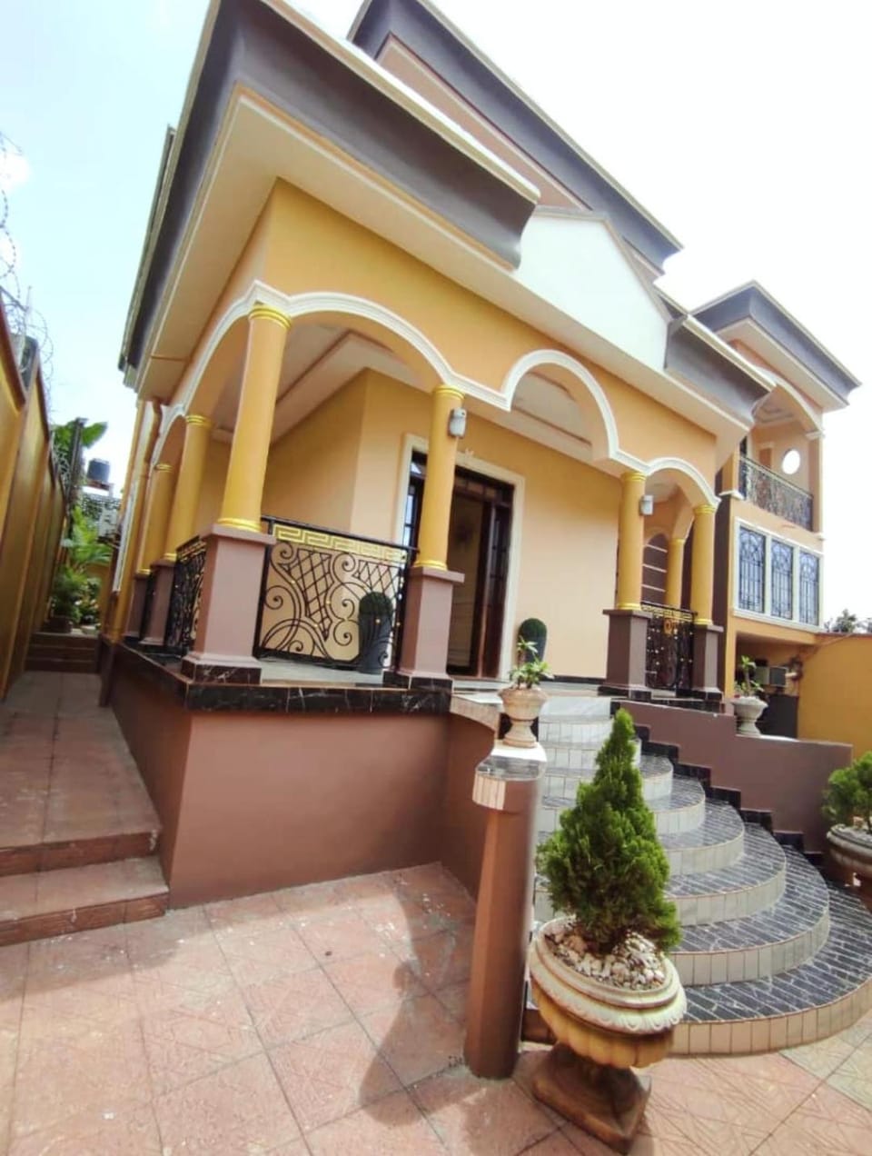 Facade/entrance