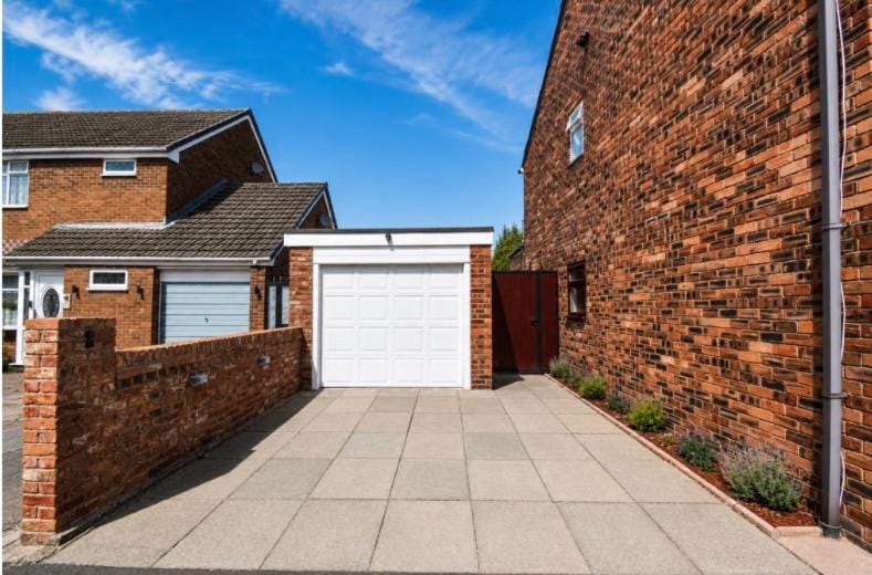 Lennon cottage House in Widnes