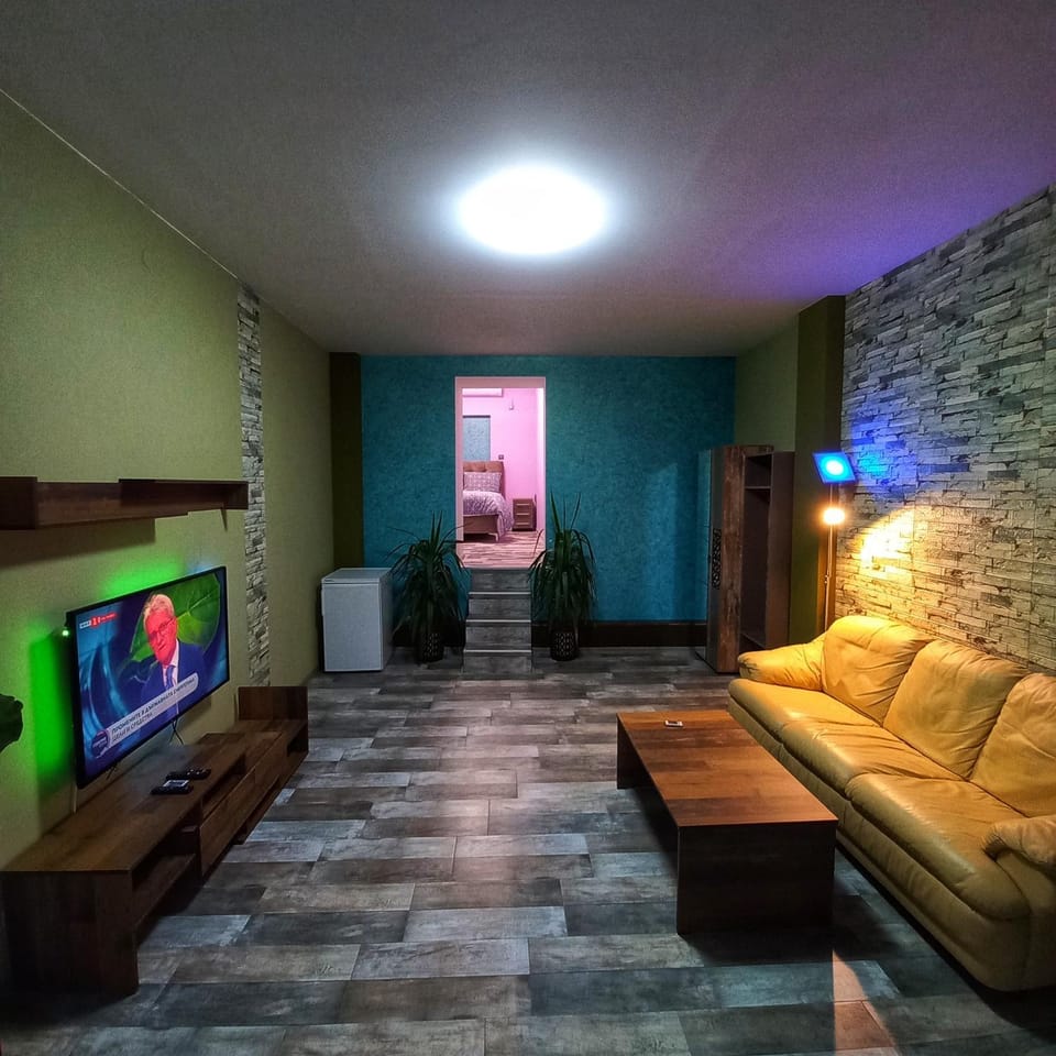 Communal lounge/ TV room, TV and multimedia, Seating area