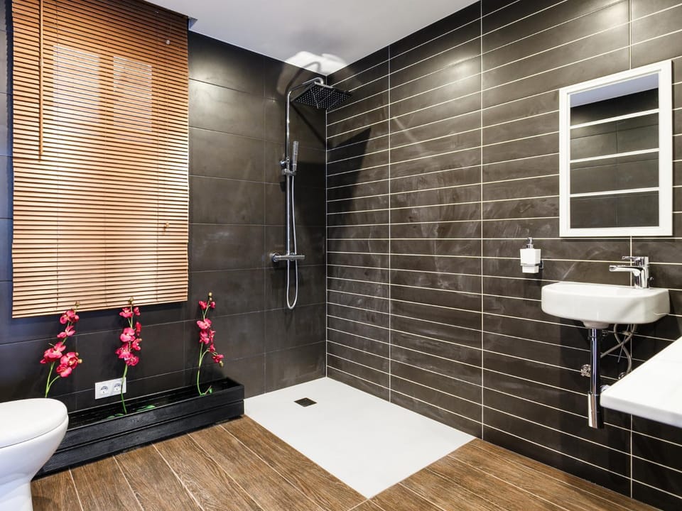 Shower, Toilet, Bathroom, towels