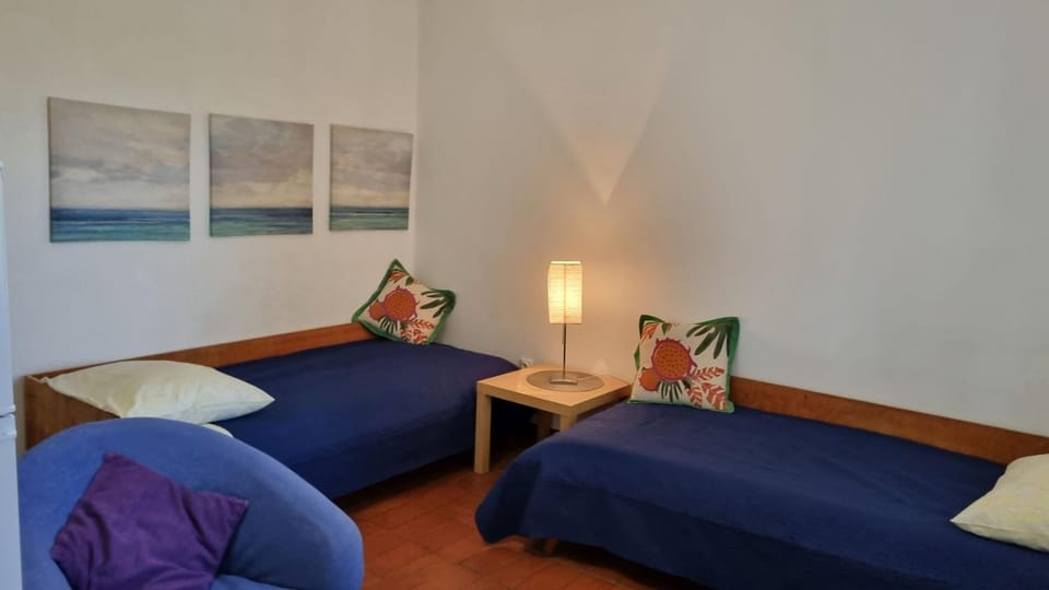 Bed, Living room