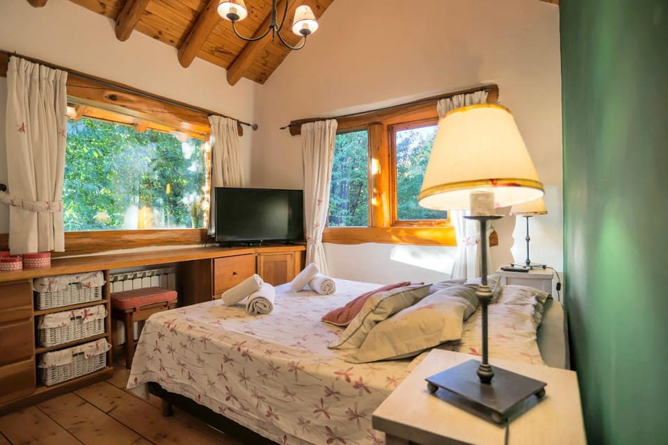 Communal lounge/ TV room, Bed, TV and multimedia, Photo of the whole room, Evening entertainment, Bedroom, towels