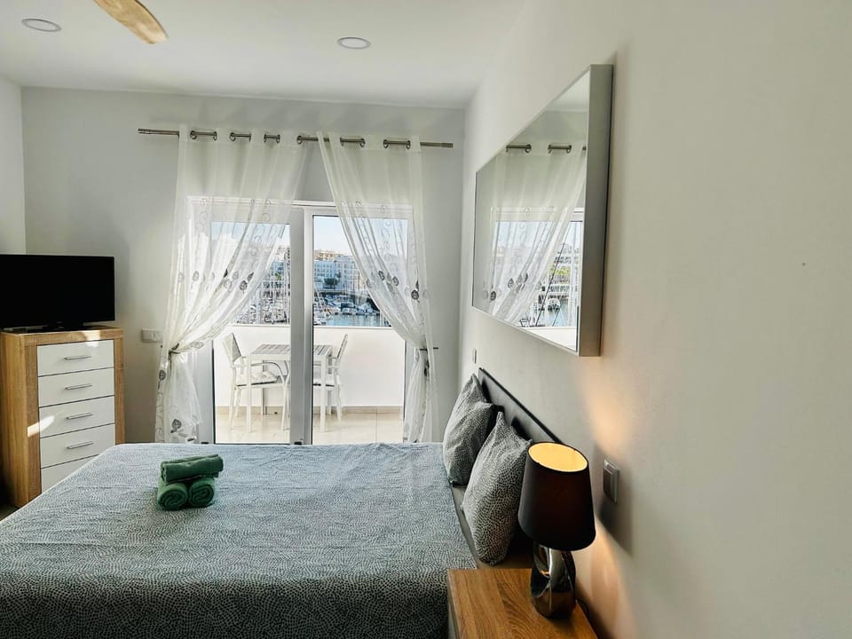 Central Lagos apt with Marina views near beaches Apartment in Lagos