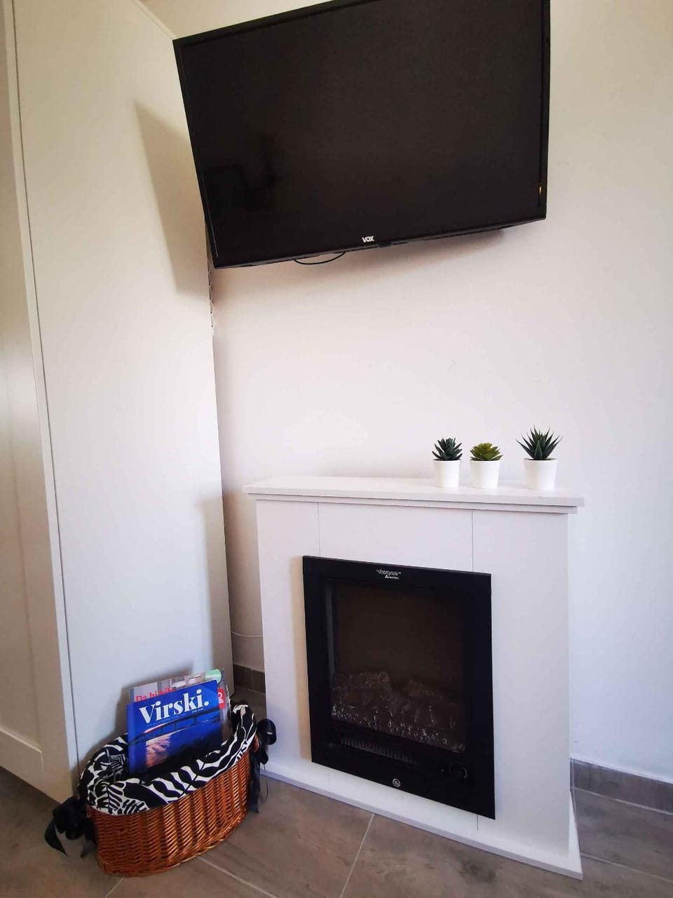TV and multimedia, Living room, fireplace