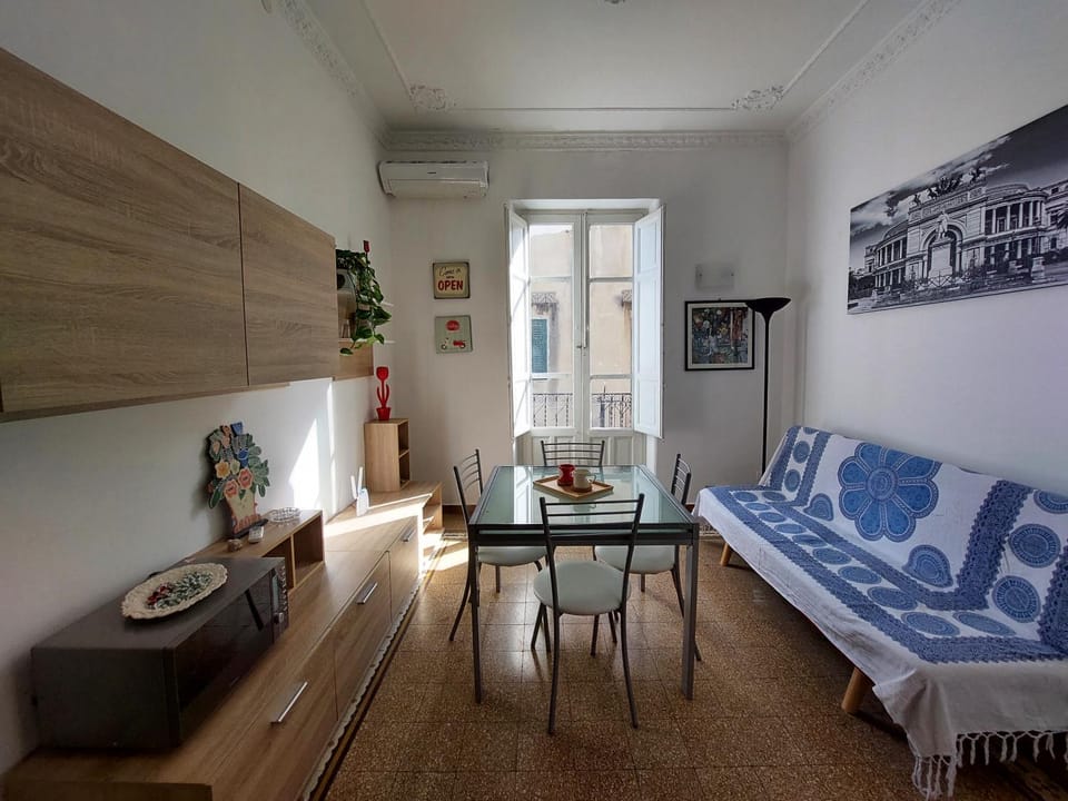 Living room, Photo of the whole room, Seating area, Dining area, air conditioner
