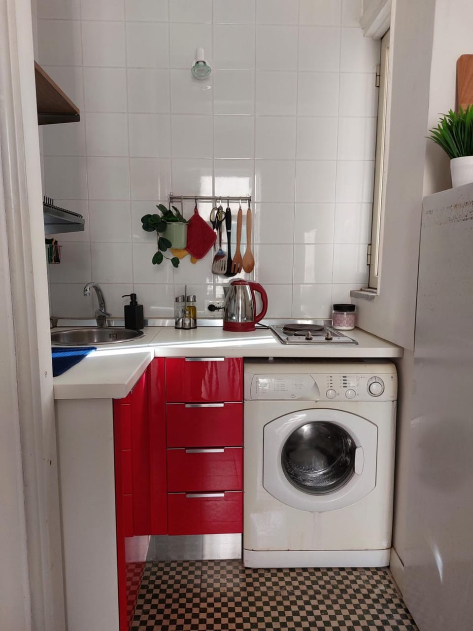 Kitchen or kitchenette, stove, washing machine