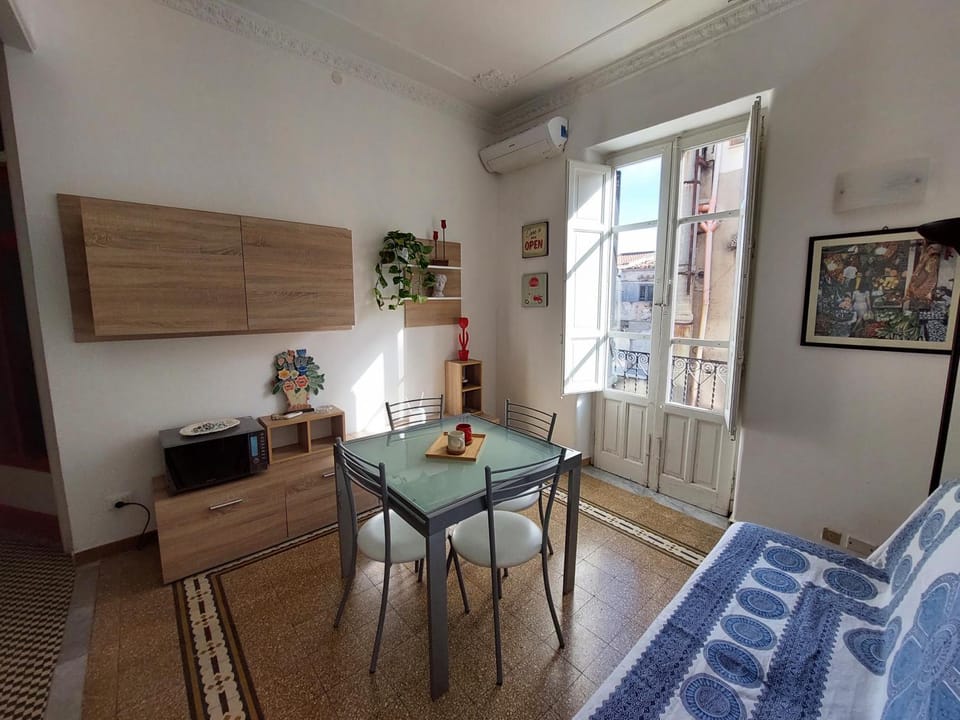 Living room, Photo of the whole room, Seating area, Dining area, air conditioner