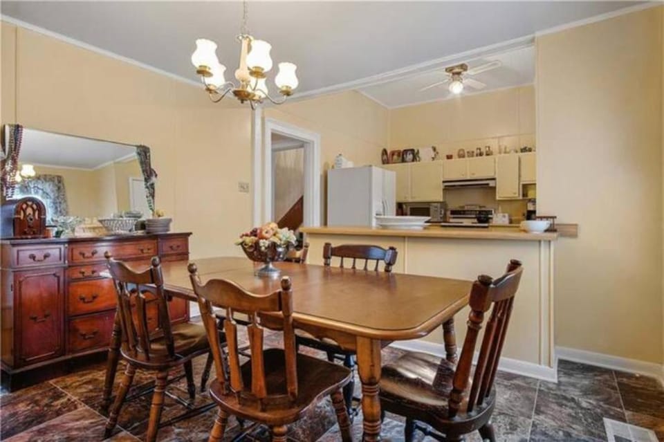 Seating area, Dining area