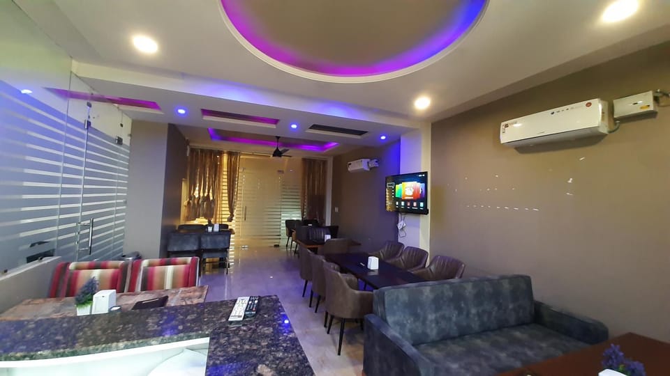 Restaurant/places to eat, Restaurant/places to eat