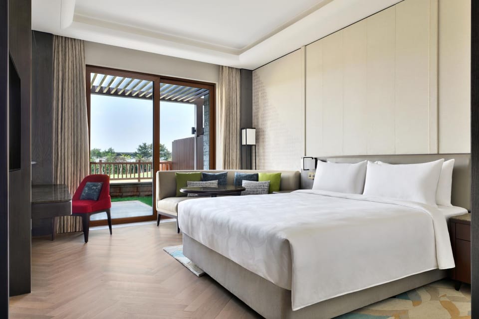 Bed, Seating area, Bedroom