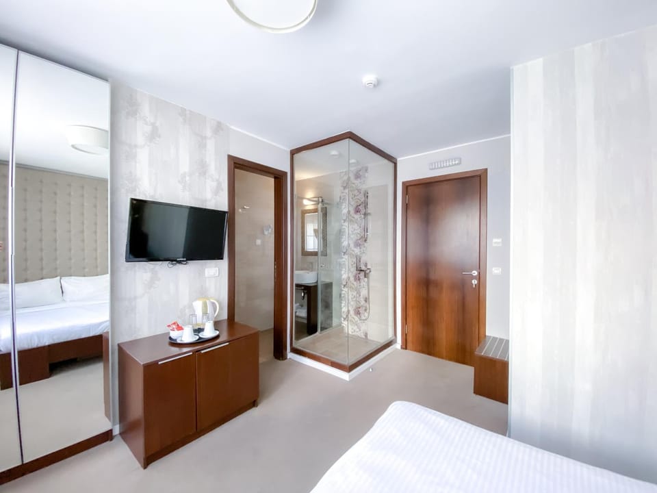 TV and multimedia, Photo of the whole room, Seating area