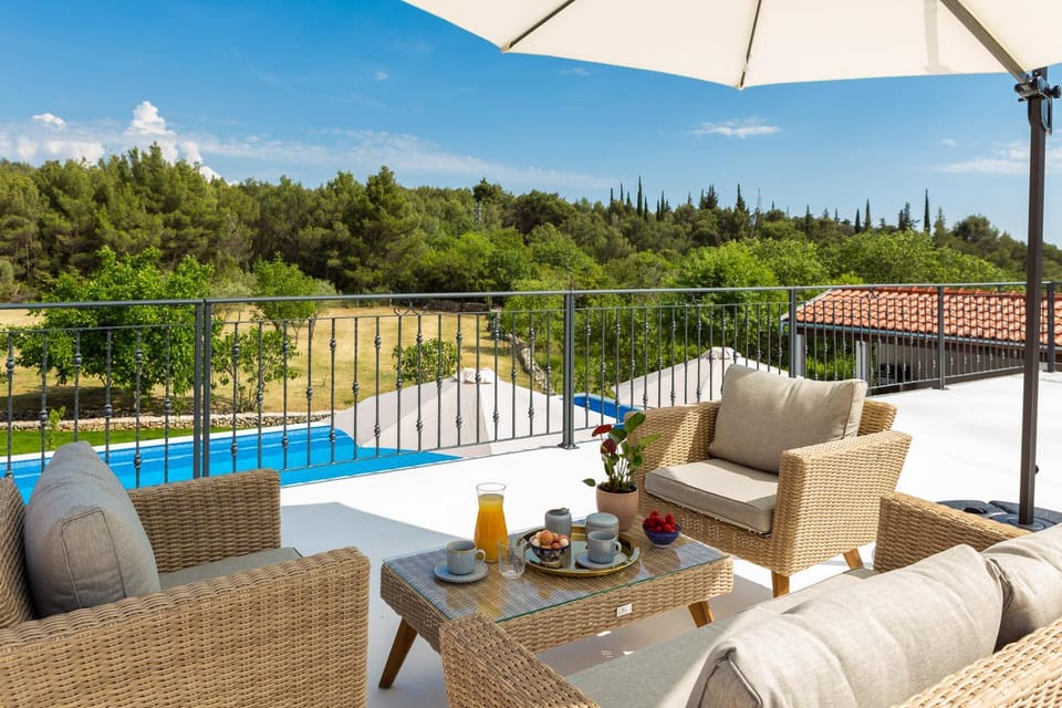 Swimming pool, Breakfast