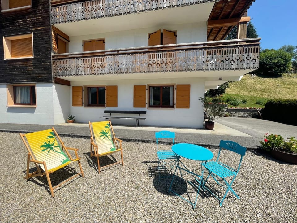 Property building, Balcony/Terrace, sunbed