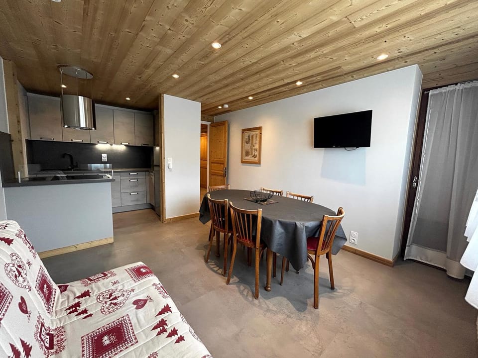 Communal lounge/ TV room, TV and multimedia, Kitchen or kitchenette, Living room, Seating area, Dining area