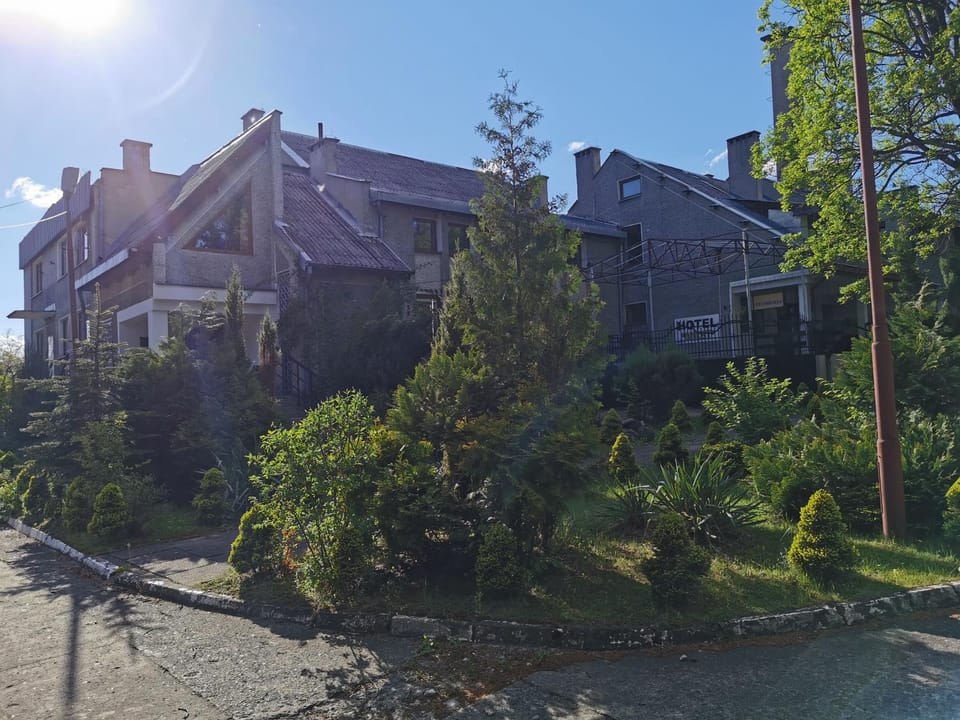 Property building, Restaurant/places to eat