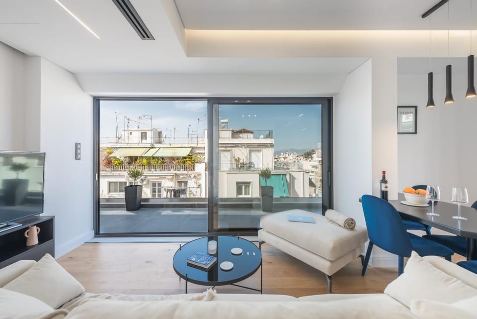 Communal lounge/ TV room, Balcony/Terrace, Living room, Seating area, Dining area