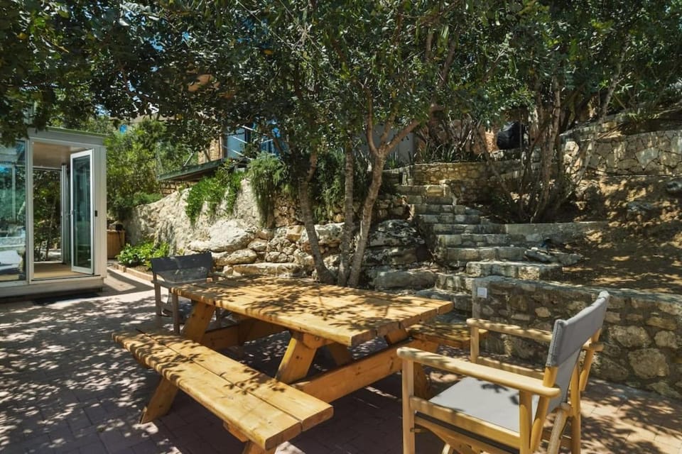 Property building, Patio, Spring, Day, Garden, Living room, Seating area, Dining area, Garden view