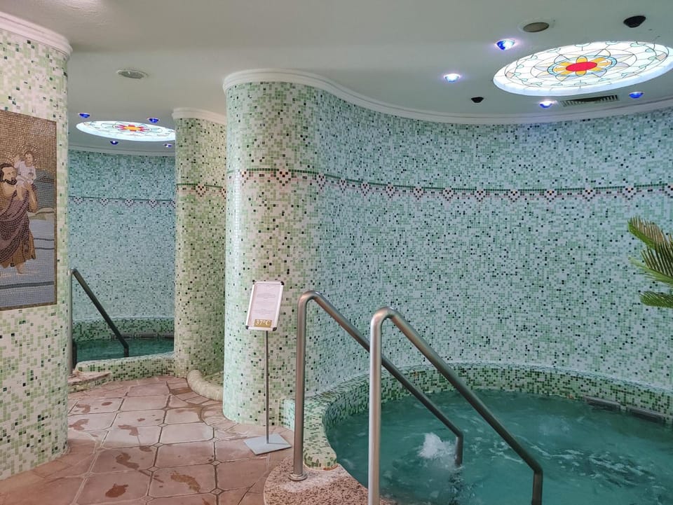 Hot Tub, Spa and wellness centre/facilities, Swimming pool