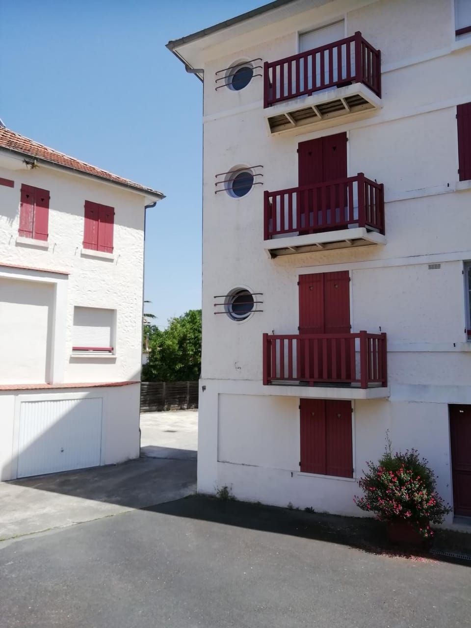 Property building, Facade/entrance, Cycling, Parking