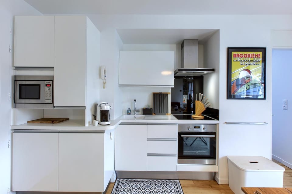 Coffee/tea facilities, Kitchen or kitchenette, oven, stove, toaster