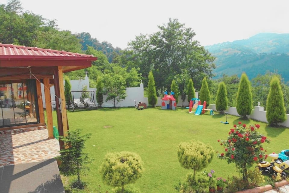 Property building, Spring, Day, Natural landscape, Garden, Garden view, Mountain view, sunbed