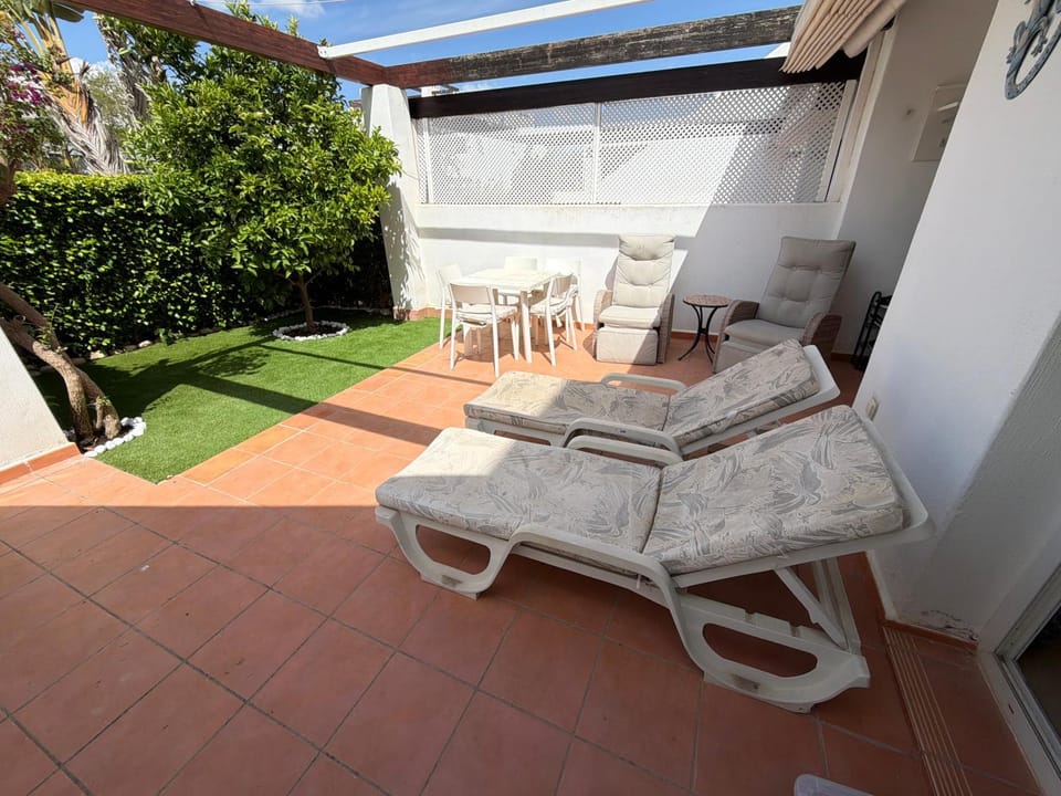 Balcony/Terrace, sunbed