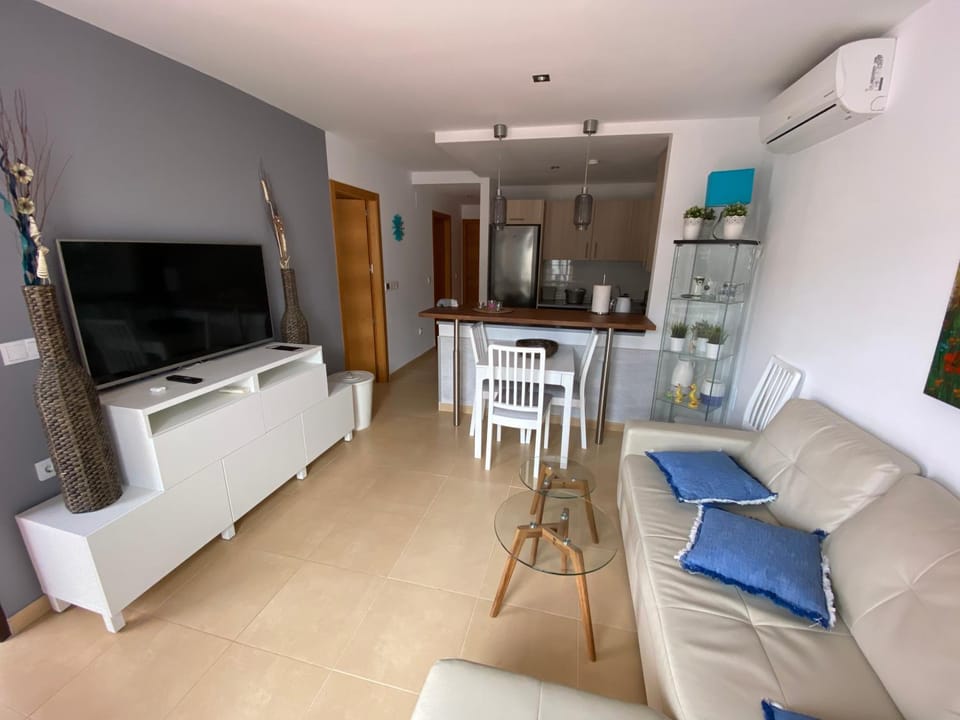 Communal lounge/ TV room, Living room, Dining area