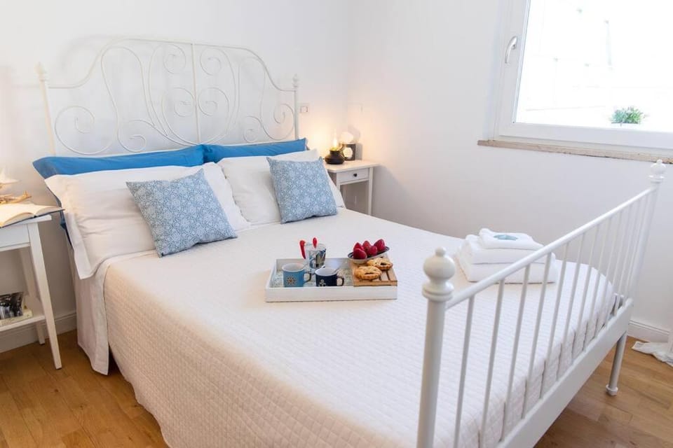 Bed, Photo of the whole room, Bedroom, cot