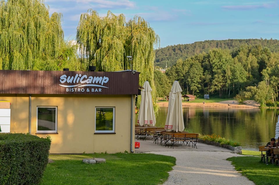 Property building, Nearby landmark, Restaurant/places to eat, Day, Natural landscape, Activities, Lake view, Mountain view