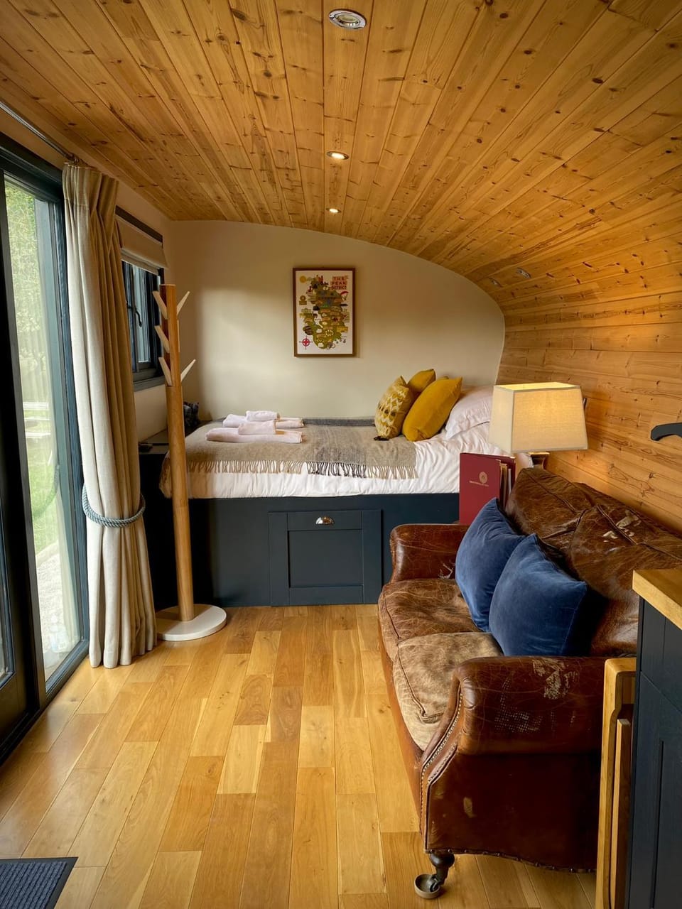 Robin's Nest (Top Cabin) Cabin in High Peak District