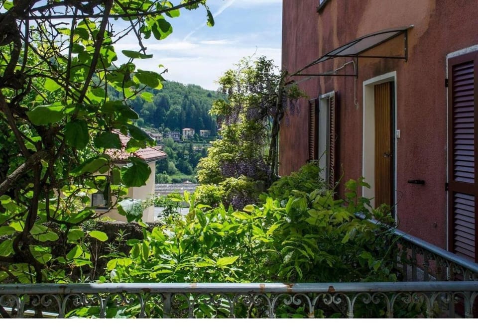 Balcony/Terrace, Mountain view