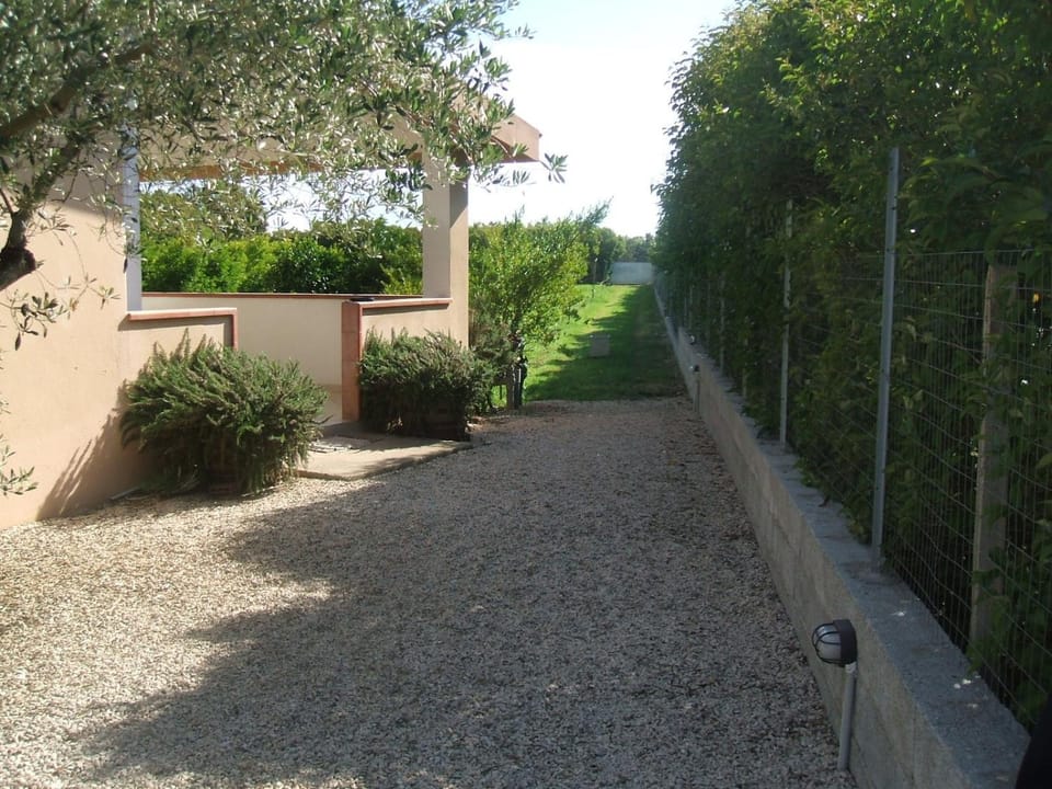 Facade/entrance, Garden