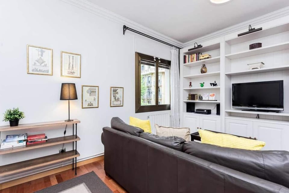 Central 2 Bedroom By Sagrada Familia Apartment in Barcelona