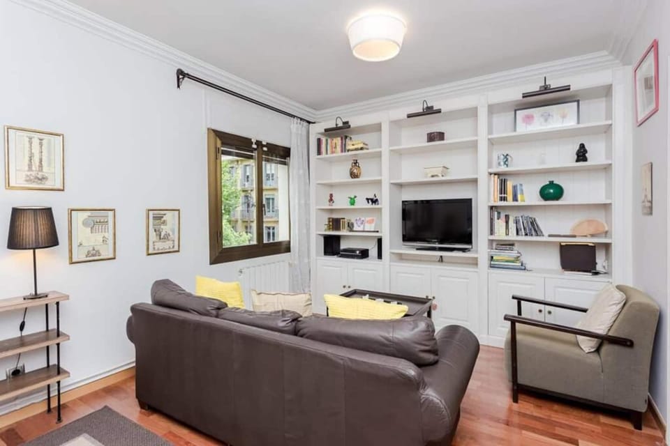 Central 2 Bedroom By Sagrada Familia Apartment in Barcelona