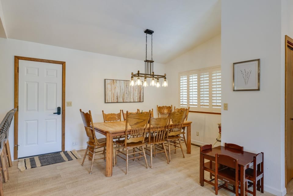 Hikers Escape Home Near Beach, Golf and Yosemite House in Groveland