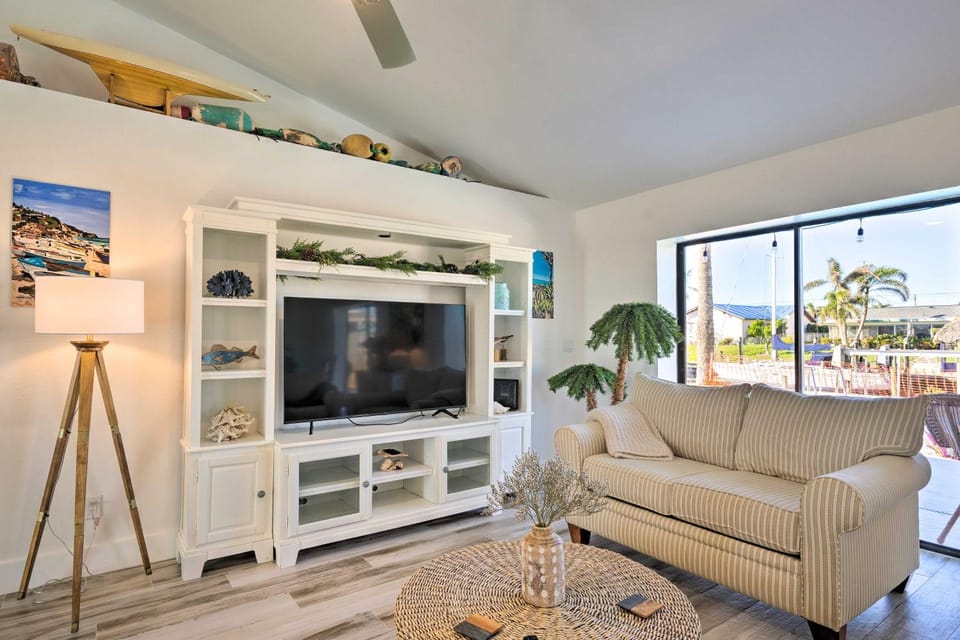 Swim, Fish & Boat: Beachy Home in Cape Coral! House in Cape Coral