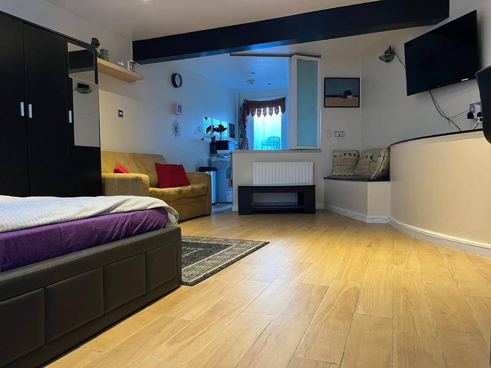 Communal lounge/ TV room, Bed, Living room, Photo of the whole room, Seating area, Bedroom