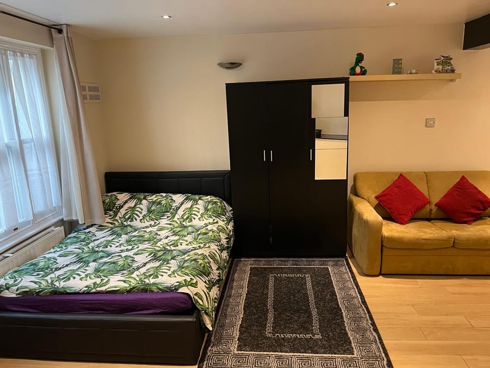 Bed, Seating area, wardrobe