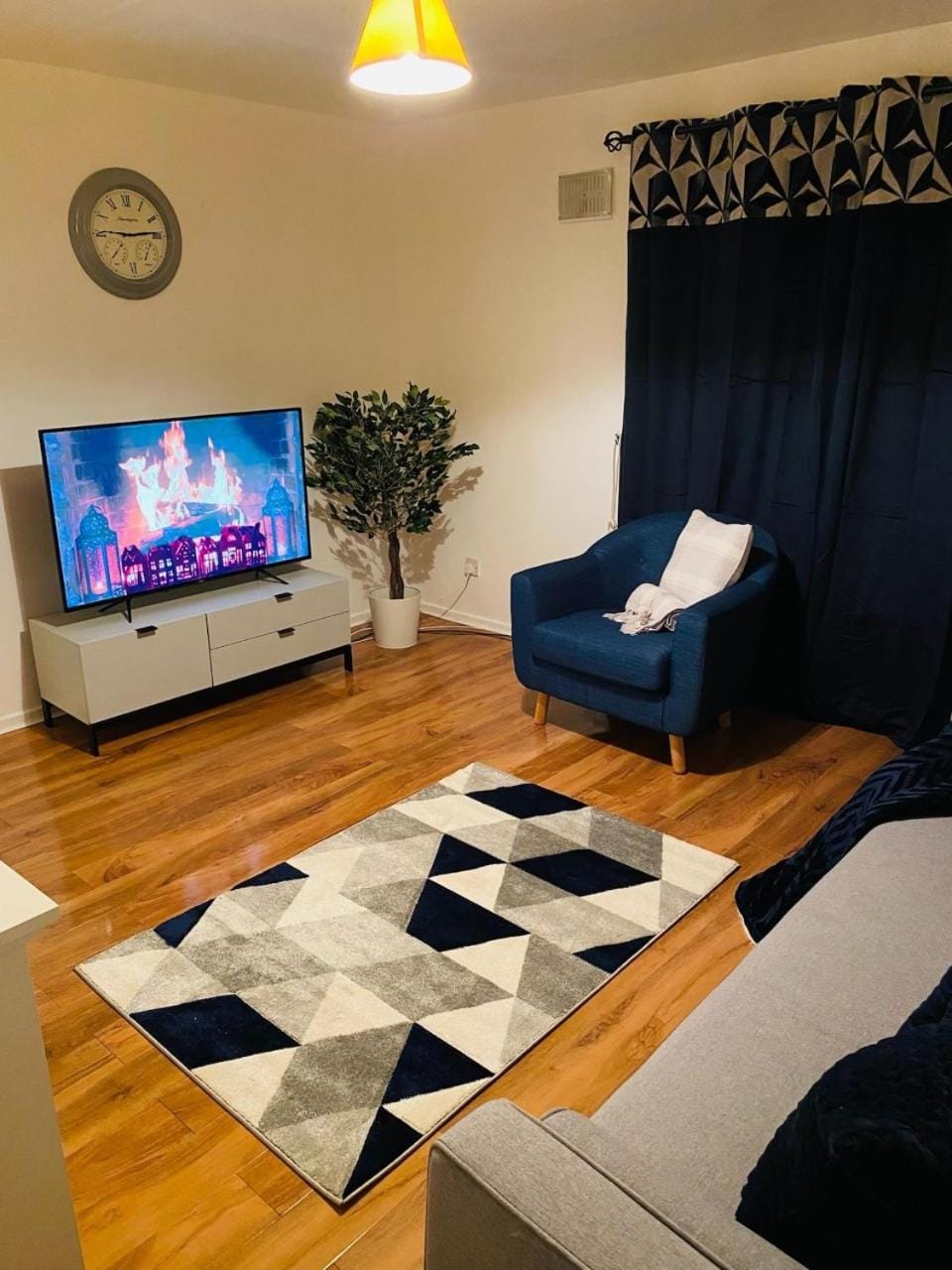 Communal lounge/ TV room, TV and multimedia, Living room, Seating area