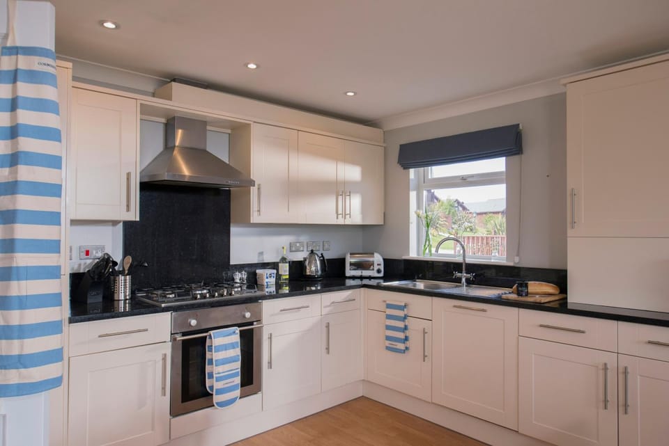 Kitchen or kitchenette, dishwasher, minibar, pet friendly, pet friendly, stove, stove, toaster, toaster, washing machine, washing machine