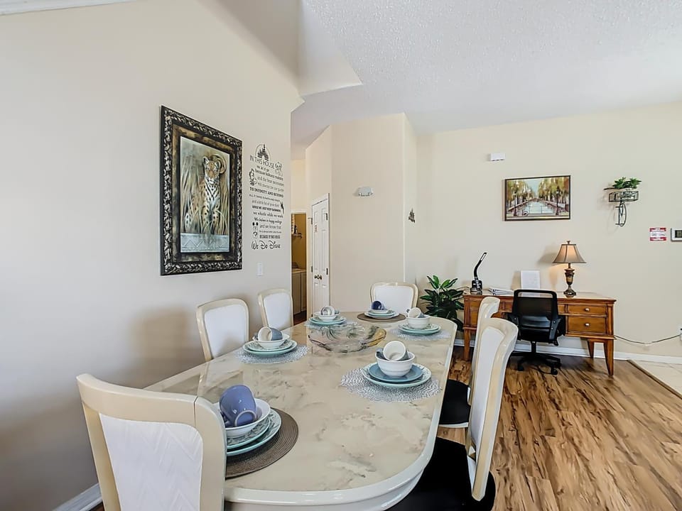 Pool & arcade game room - Orlando Area escape House in Four Corners