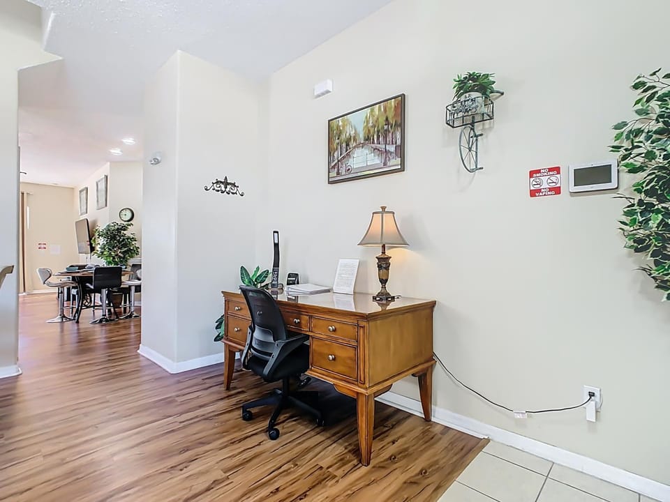 Pool & arcade game room - Orlando Area escape House in Four Corners