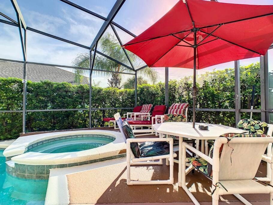 Private pool & spa w game room near Disney Villa in Four Corners