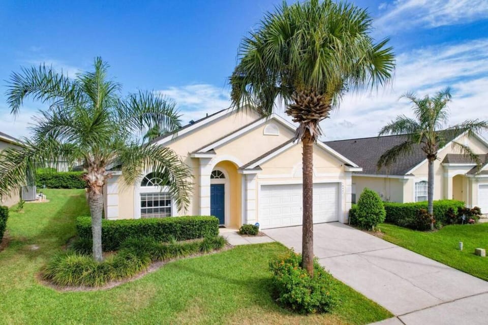 Family villa w pool, game room & BBQ House in Four Corners