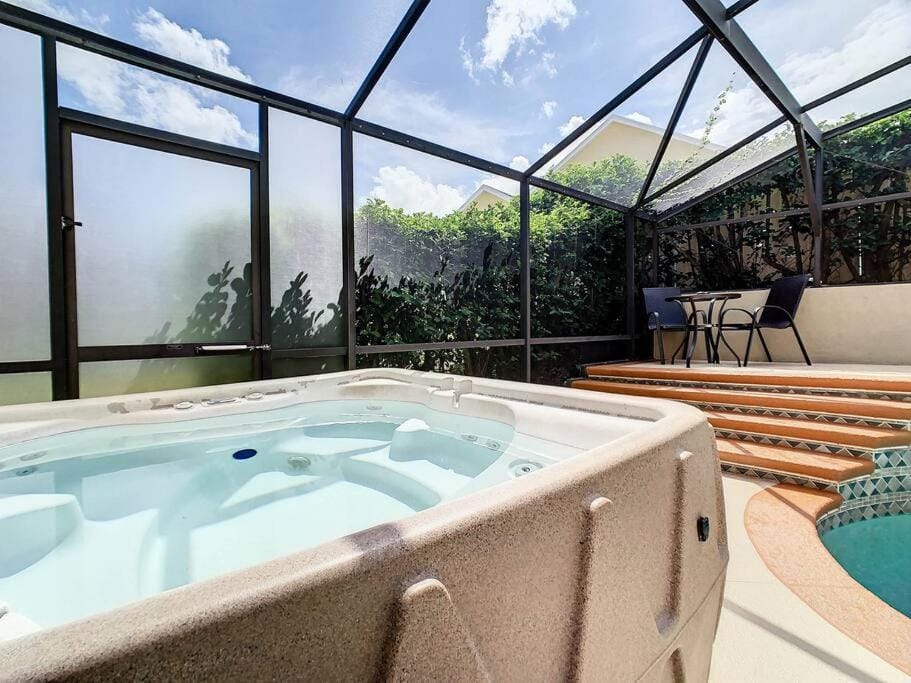 Themed villa w pool, hot tub & game room House in Four Corners