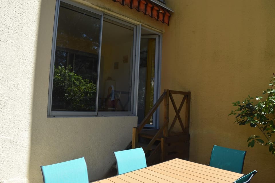 Patio, Dining area