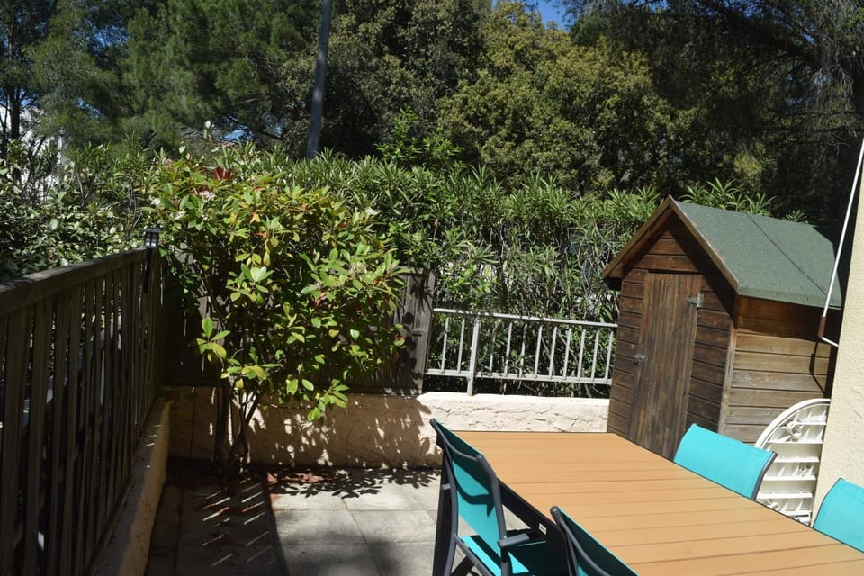 Patio, Dining area