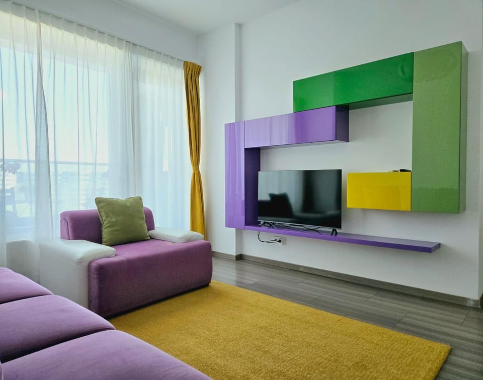 TV and multimedia, Living room, Seating area, City view