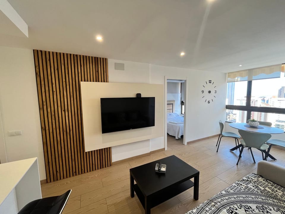 TV and multimedia, Living room, Evening entertainment